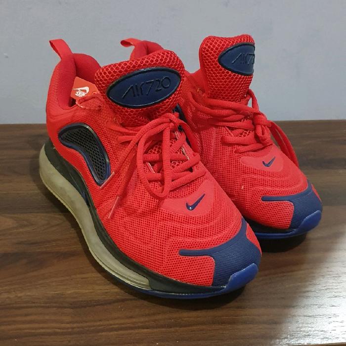Nike Sepatu Olahraga Merah Model Air 720 dengan Desain Nyaman dan Stylish untuk Aktivitas Sehari-har