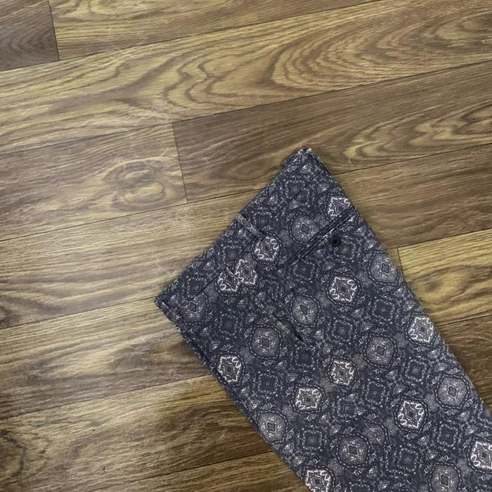 Celana Pendek UNIQLO Branded Batik Short Pants