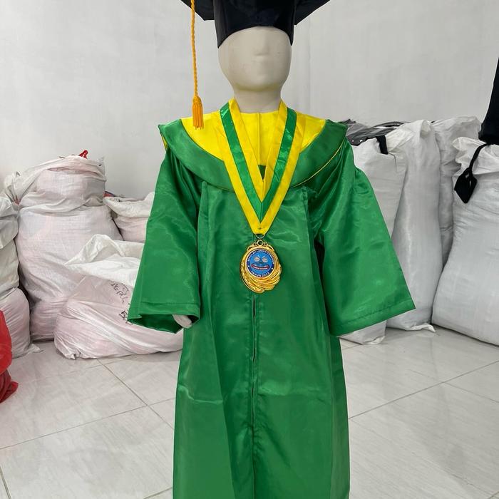 Perlengkapan Toga wisuda anak TK bagus lucu bervariasi warnanya satu set lengkap isi baju, topi, sam