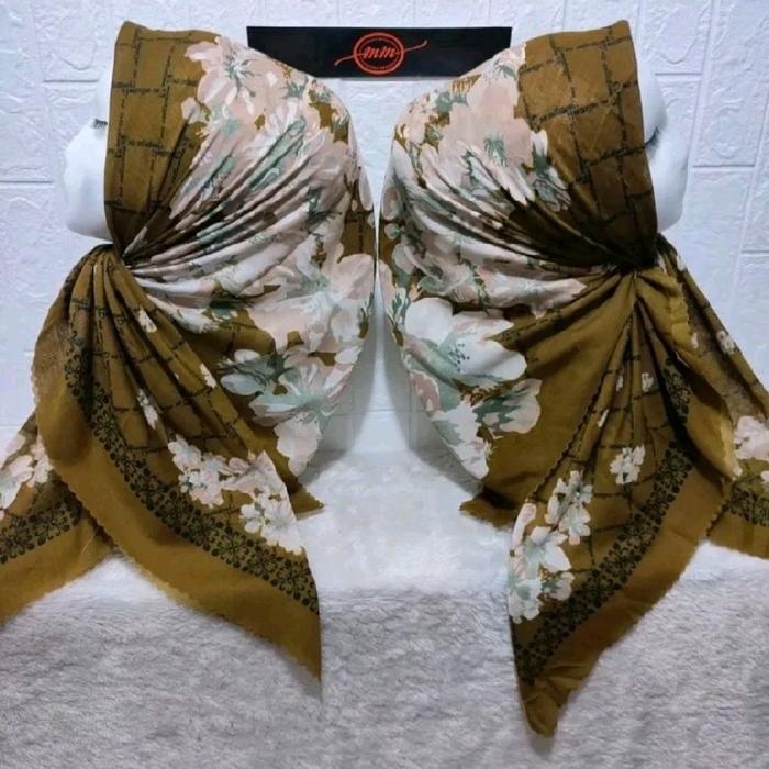 HIJAB SEGI EMPAT VOAL PREMIUM MOTIF BUNGA LATEFA KUNING KUNYIT