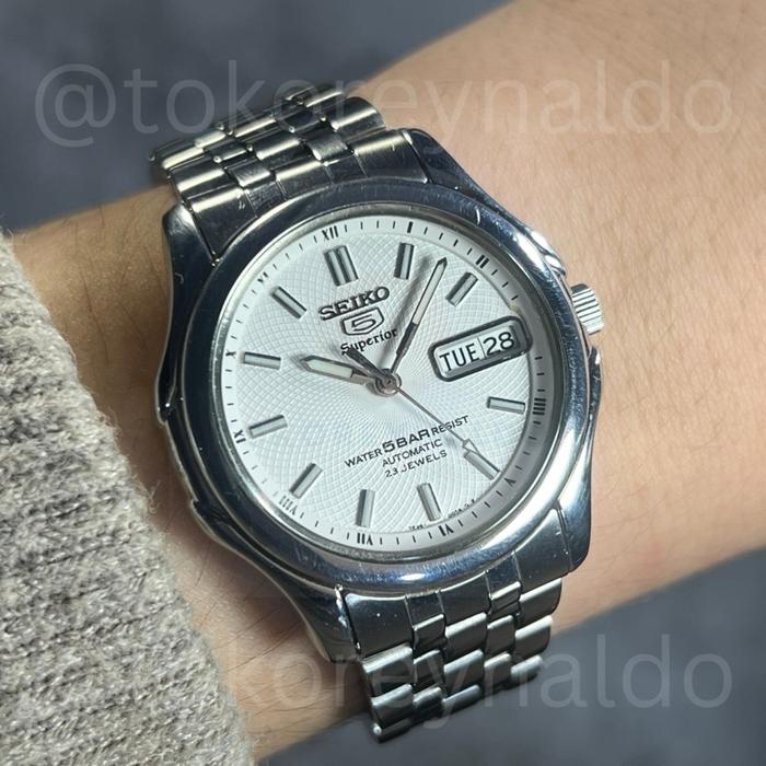 JAM TANGAN VINTAGE SEIKO SUPERIOR SKX023 ROUND SS WHITE WHIRLPOOL DIAL  LX2604