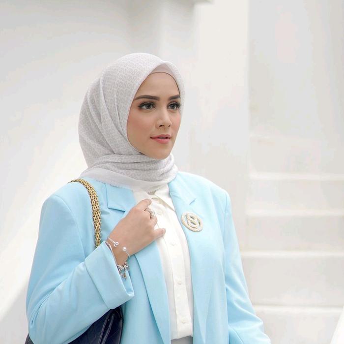 Tapis Square Vanilla Buttonscarves