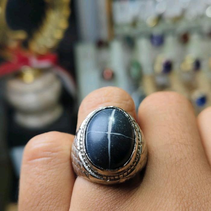 batu cincin tapak jalak lingkaran putih