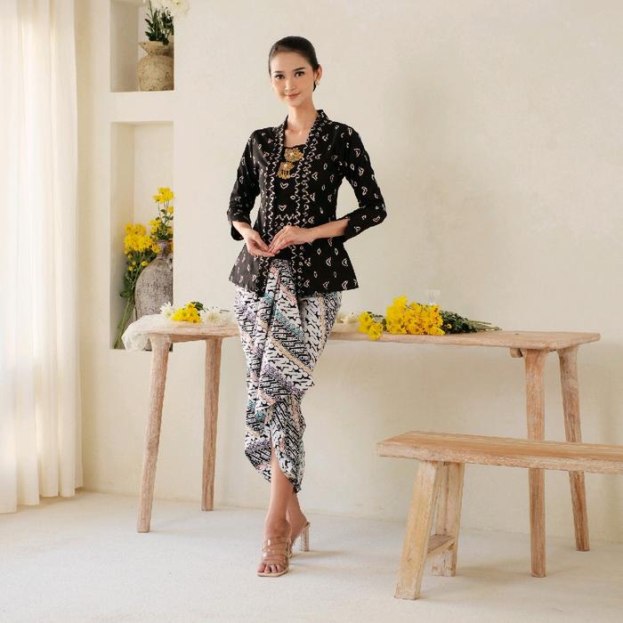 Kebaya Kutu Baru Modern Batik Jumputan Kinasih Hitam By Khalisa Batik