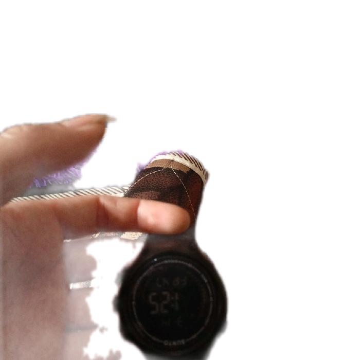 You  Jelaskan tentang jam tangan  BLACKBOXAI  Jam tangan adalah alat yang digunakan untuk menunjukka