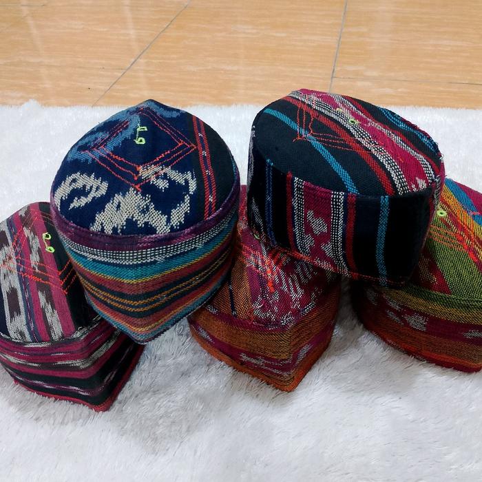 peci tenun lombok yg merupakan turunan dari tenunan