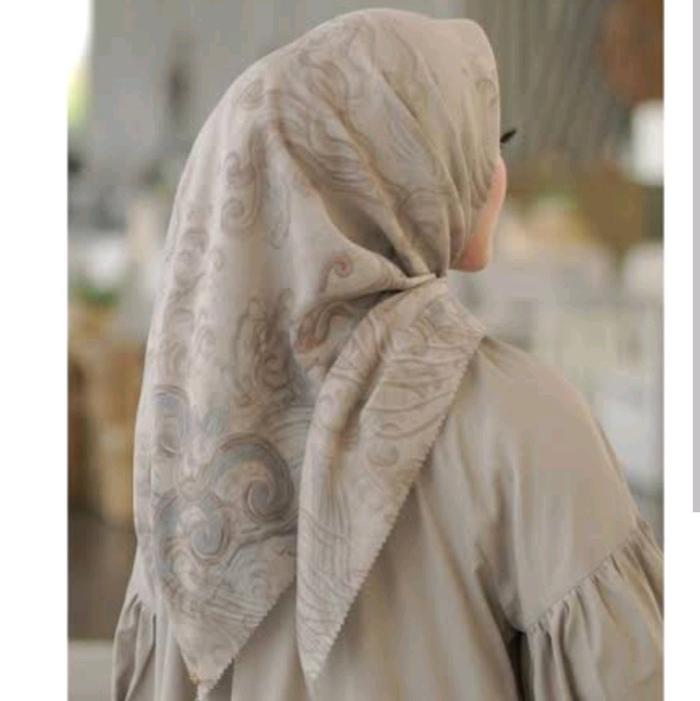 Kerudung buttonscarves the wave voal square sunrise