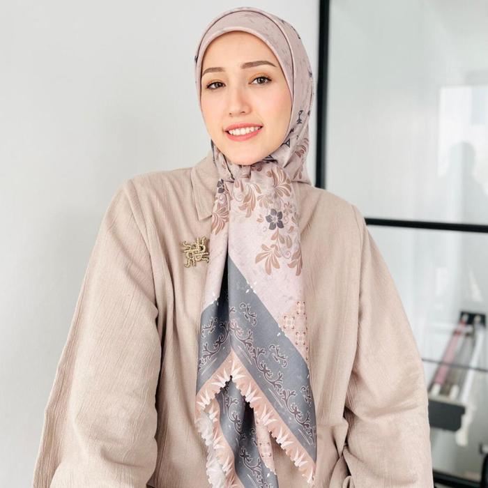 Radwah - Salihara Scarf - Hijab Segi Empat Wanita -  Kerudung  Muslim Square Voal