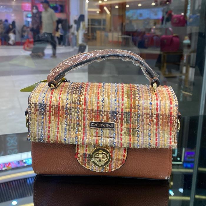 Donini Vigo mini (884) Tas Selempang Elegan untuk Wanita dengan Desain Unik dan Tali Bahu Ergonomis