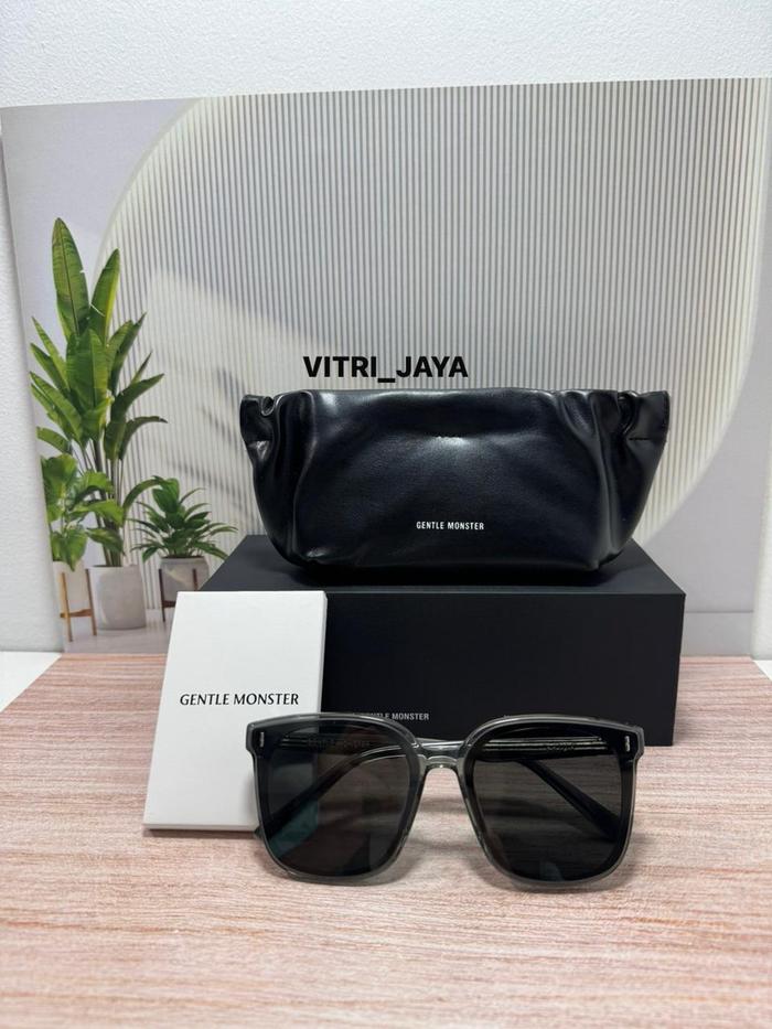 GENTLE MONSTER FRIDA SILVER ORIGINAL Kacamata Hitam Fashionable dengan Desain Elegan dan Kualitas Te
