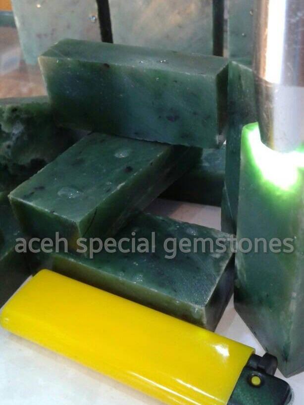 bongkahan batu giok nephrite super _ asli aceh _