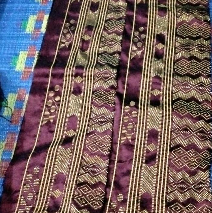 menjual sarung,ulos pengantin selendang tarutunf dan siantar topi simalungun harunguan dan berbagai 