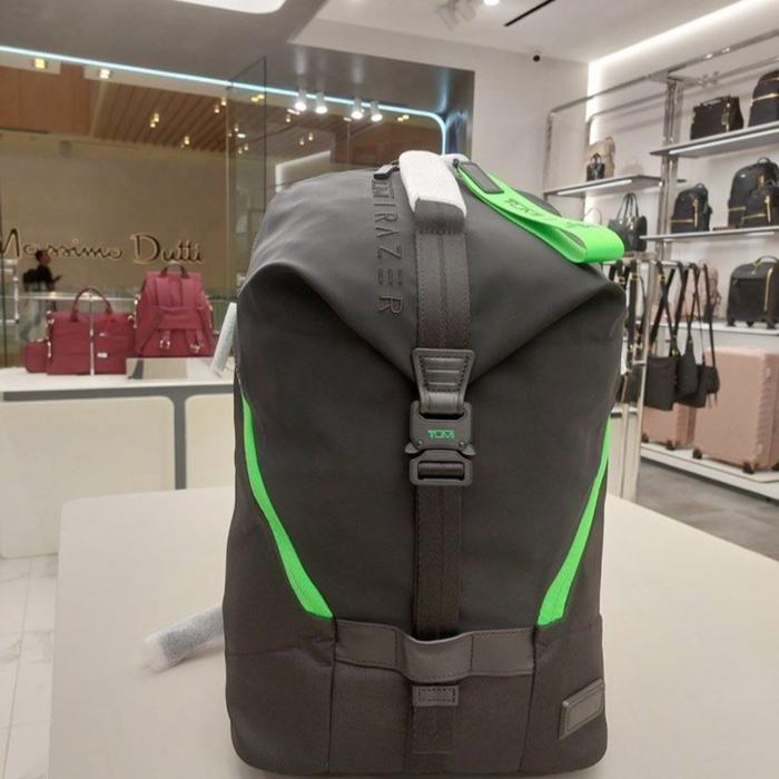 Tumi Tahoe Finch Collab Razer Gamming