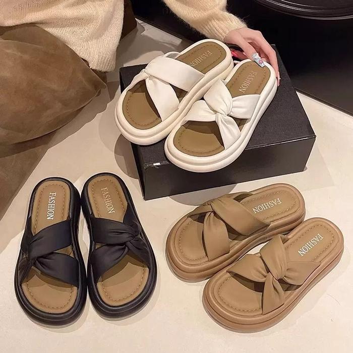 Sandal plastik wanita sol tebal dan lembut, sandal kasual sehari-hari satu langkah, tahan air dan an