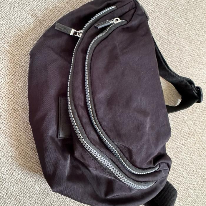 Gudika waist bag unisex hitam