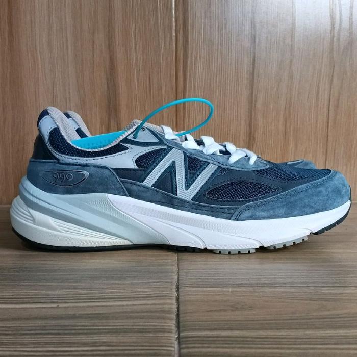 Sepatu Running/Casual Pria New Balance 990v6 Warna Navy Size 43