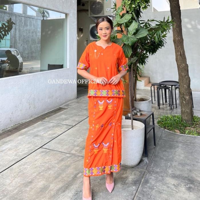 GANDEWA TENUN || Setelan Blouse & Rok Tenun Bordir Pabintik Expo Oxsford Osfot Motif Toraja Rumah Ad