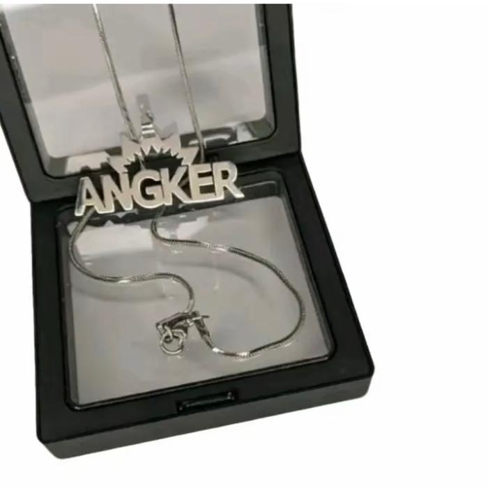 Kalung hiasan nama angker warna merah dan putih