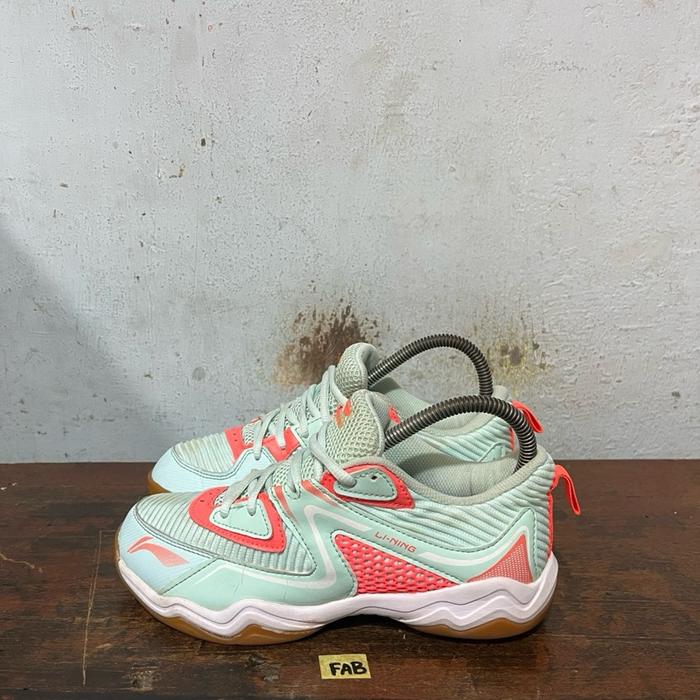 Sepatu badminton second ori lining size 36