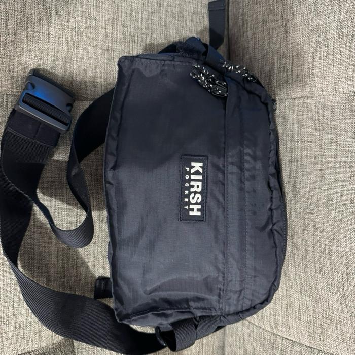 Kirsh Pocket Waist Bag Sling Bag Hitam dengan Tali Selempang