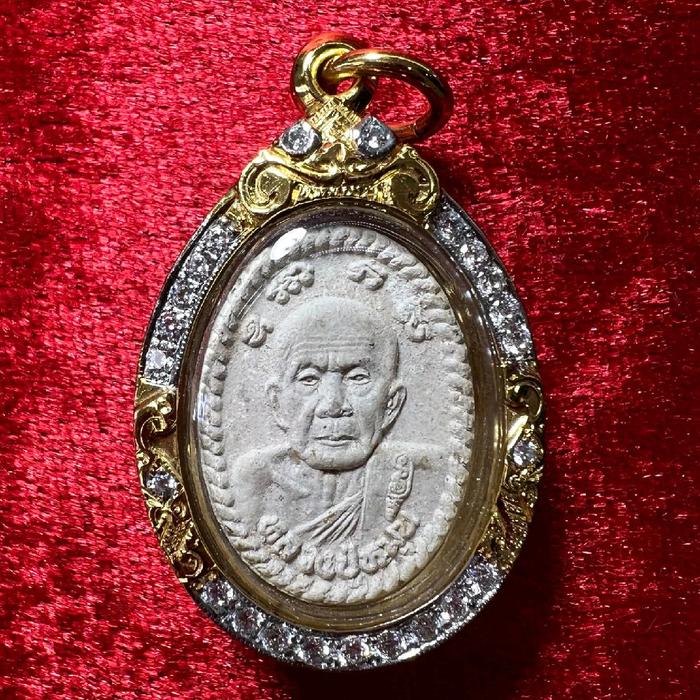Amulet Phra Phong Duang Setthi Luang Pu Mun Thitasiro BE2543 (2000) Wat Pa Nong Lom