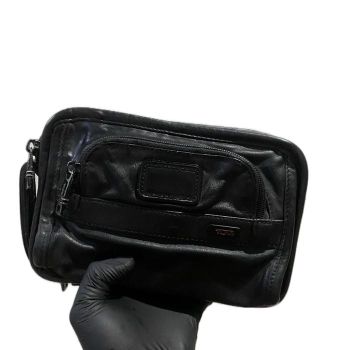 Handbag clutch TUMI black leather original preloved (sale) net price Pria