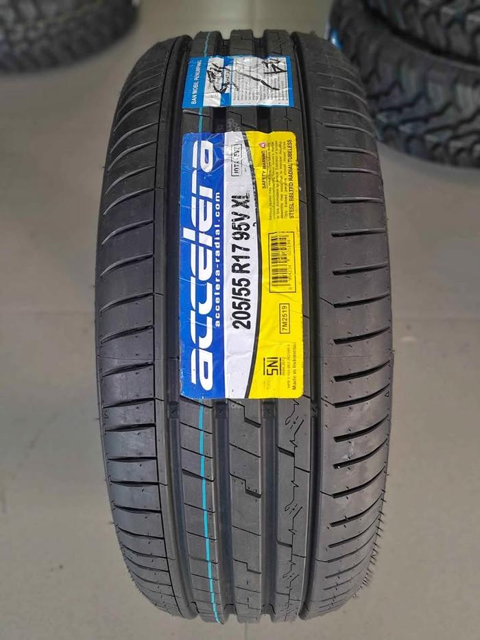 BAN LUAR MOBIL R17 ACCELERA 205 55 R17 ACCELERA IOTA EVT