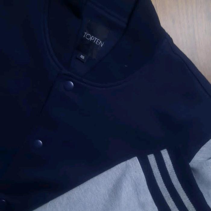 Jaket Varsity Dari TopTen