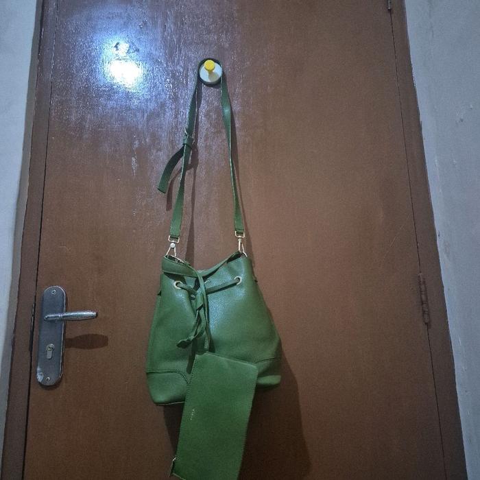 Tas second branded  buket serut kulit tunggal