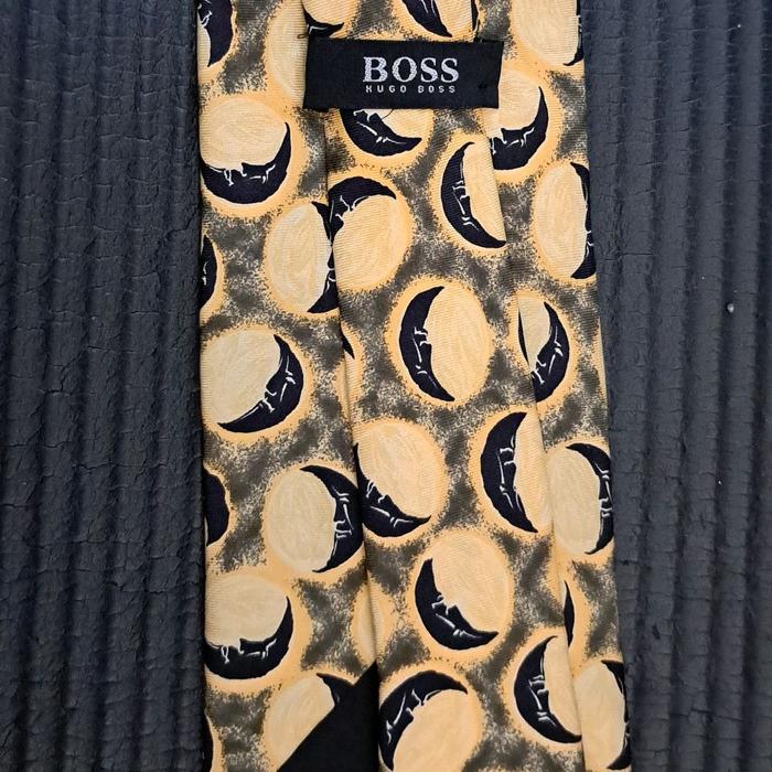 Dasi (neck tie) pria dewasa merk Hugo Boss, Germany. kondisi second: kondisi like new tidak ada caca