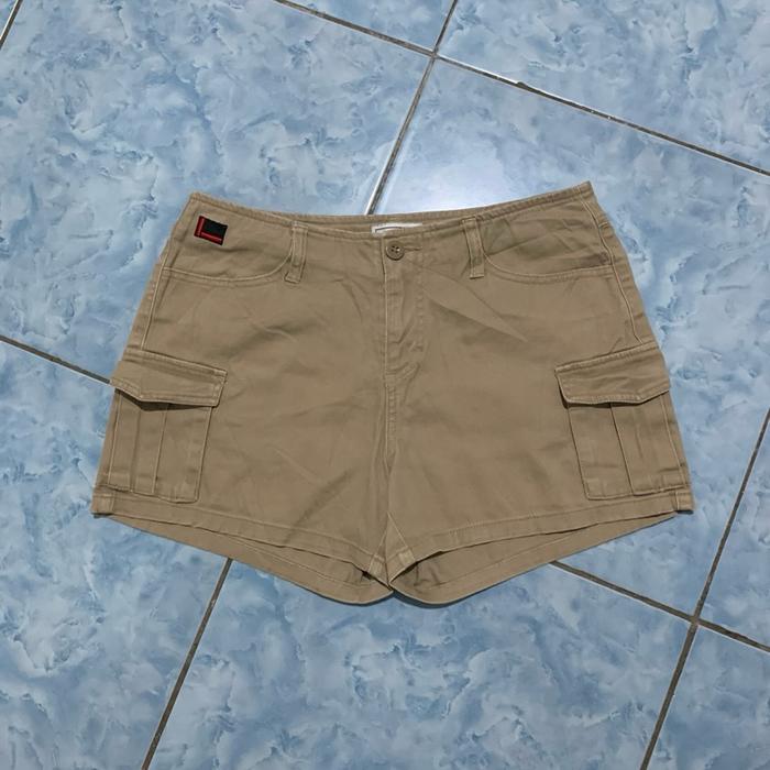 Celana Pendek Cargo Wanita Fubu Coklat Bekas