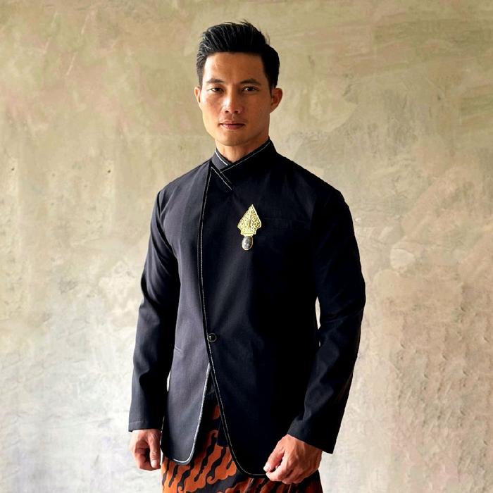 Baju Beskap Maharaja by Raga Bicara - Ukuran LD: 102, Pjg: 70, Bh: 44