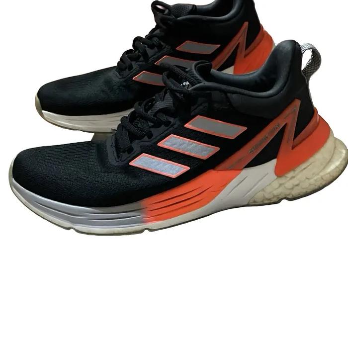 Sepatu Original ADIDAS cocok untuk Running dan sport lainnya size 41-42 cocok kondisi 90 persen goo