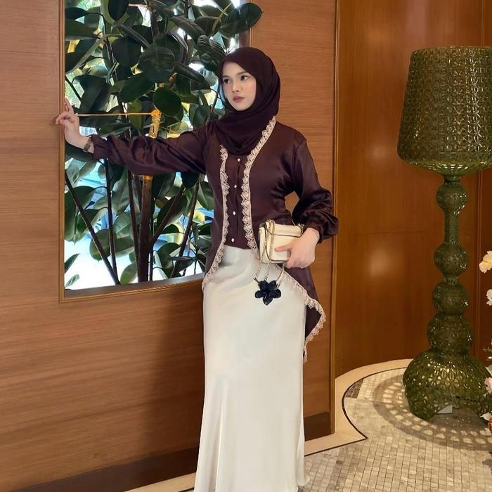 Pola Wear Humaira Tunik Top Armanl Silk Kebaya Modern Lace – Atasan Kondangan Premium Mewah Kombinas