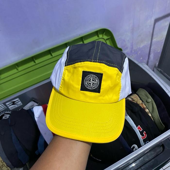 Topi Stone Island Hitam Kuning