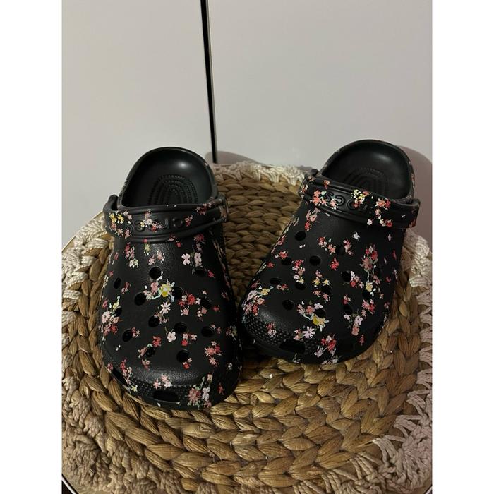 Sandal Crocs Original Indonesia Nyaman Berbagai Warna