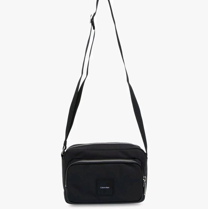 Calvin Klein UTILITY FRONT POCKET CAMERA BAG Original Sling Bag Pria