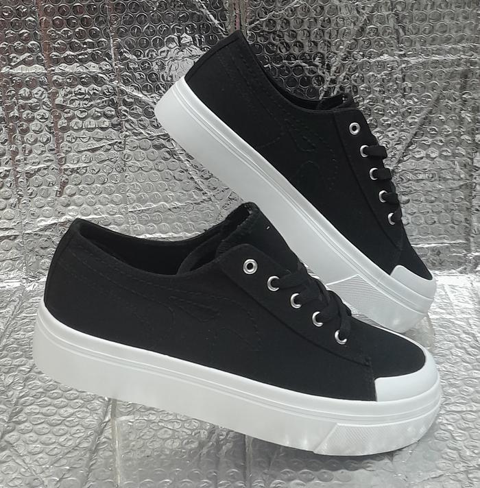 Sepatu Sekolah/ Kerja / Sneakers/ Wanita Airwalk Size 39.5 Casual