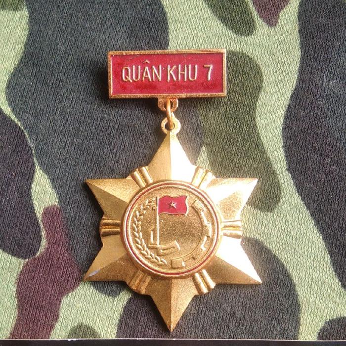 mendali tentara vietnam jadul pin tentara vietnam jadul pin vietcong jadul politbiro kesatuan tentar