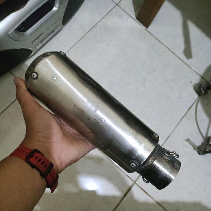 knalpot arrow iro emblem hilang