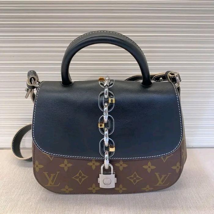 Louis Vuitton Chain It Leather Bag Monogram