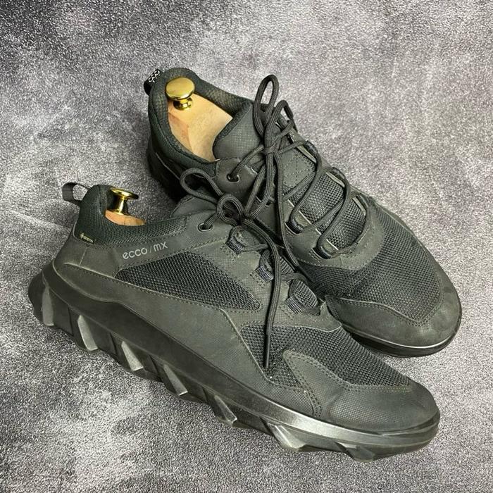 Sepatu ecco mx low black goretex