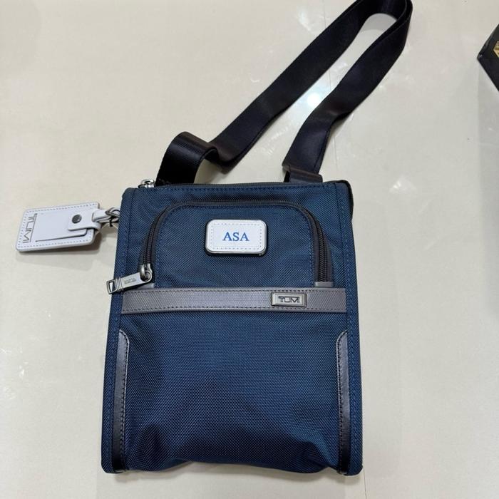 Tumi slingbag original like new