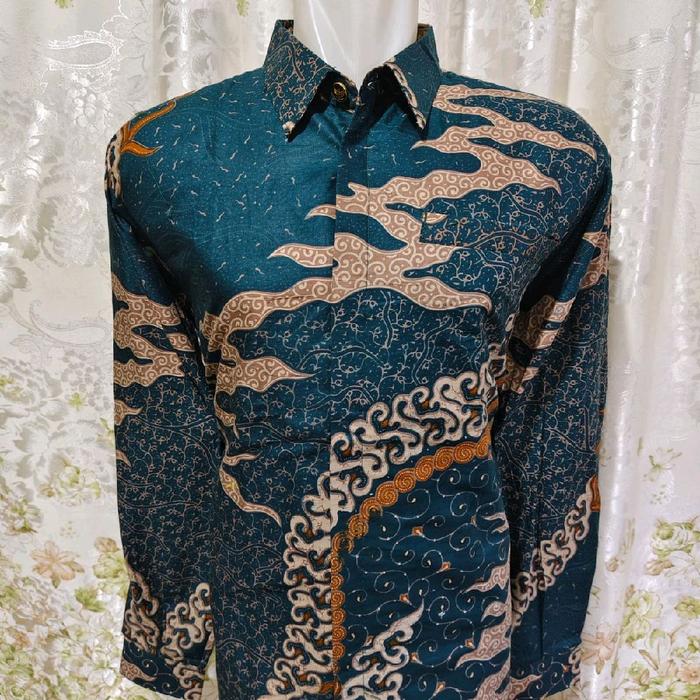 Baju Batik Pria Motif Langit Biru dengan Desain Eksklusif dan Warna Menarik