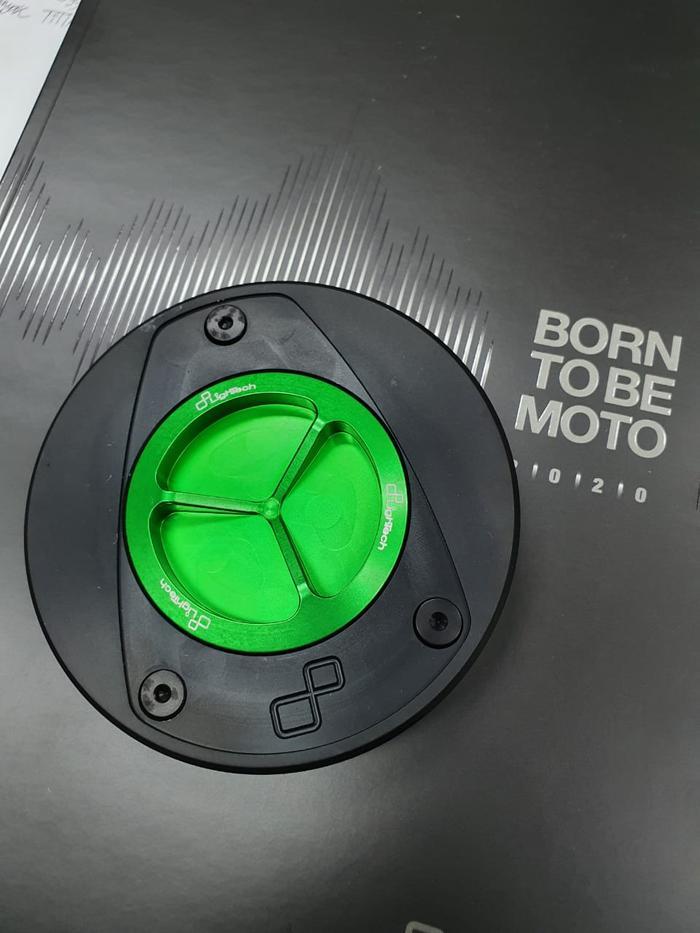 LIGHTECH FUEL CAP / TUTUP TANGKI KAWASAKI Z900 / ZX636 19- / ZX10R 21-