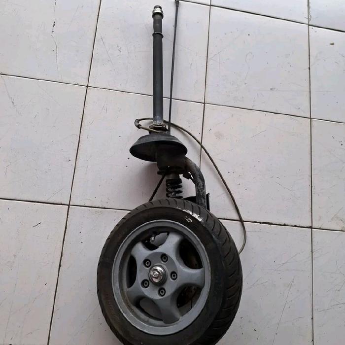 Fork piaggio hexagon ori copotan mayan bagus. Ring 10 Velg grimeca Kondisi seusai video. fork kiri c