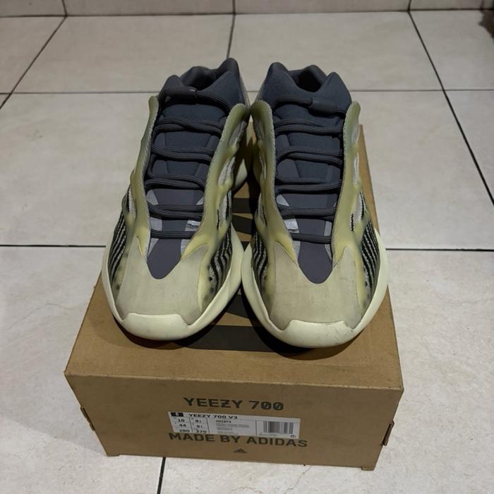 Adidas YEEZY Boost 700 V3 Fade Salt US 10