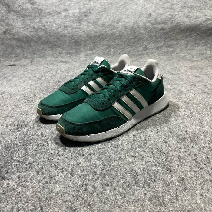 Merek : ADIDAS RUN 60s Model : SNEAKERS RUN Asla. : CAMBODIA  Ukuran: 7 setara 41.1/3 Insole 26cm Pr