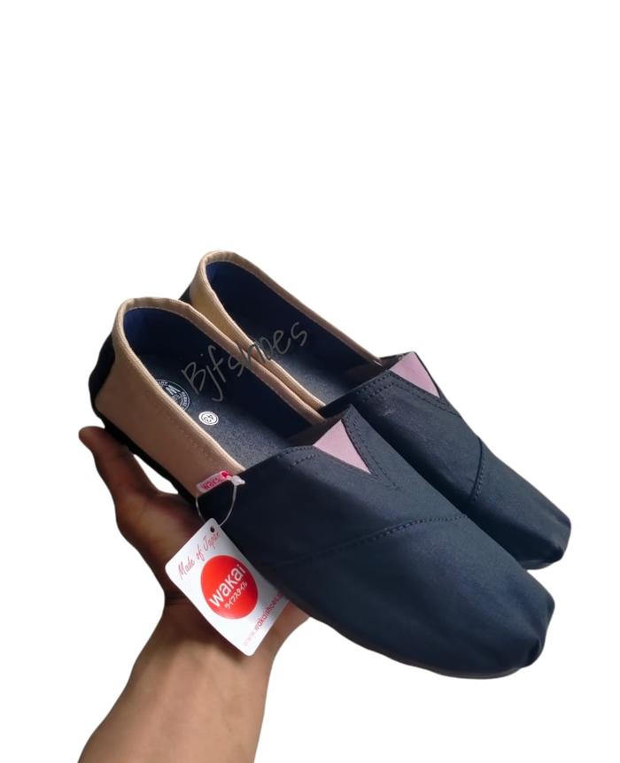 Sepatu Slip On Wakai Hitam MOcca Kanvas Sol Karet Asli Pria Wanita Kerja Size 36-45 Flat Shoes