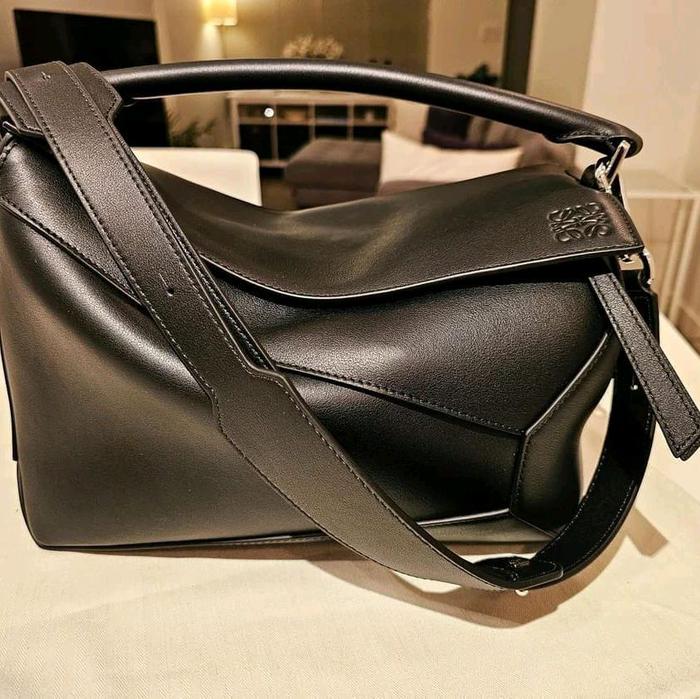 AUTHENTIC LOEWE PUZZLE MEDIUM EDGE BLACK LAMBSKIM SHW PRELOVED